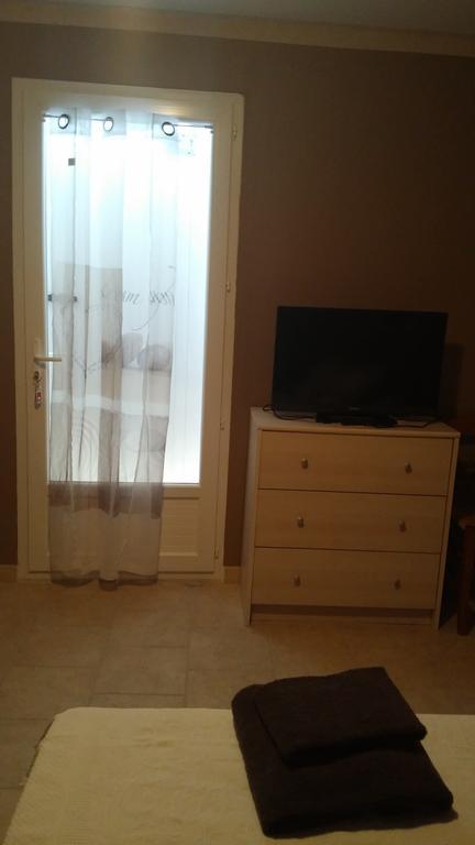 Chambres D'Hotes Les Maisses Mison Habitación foto