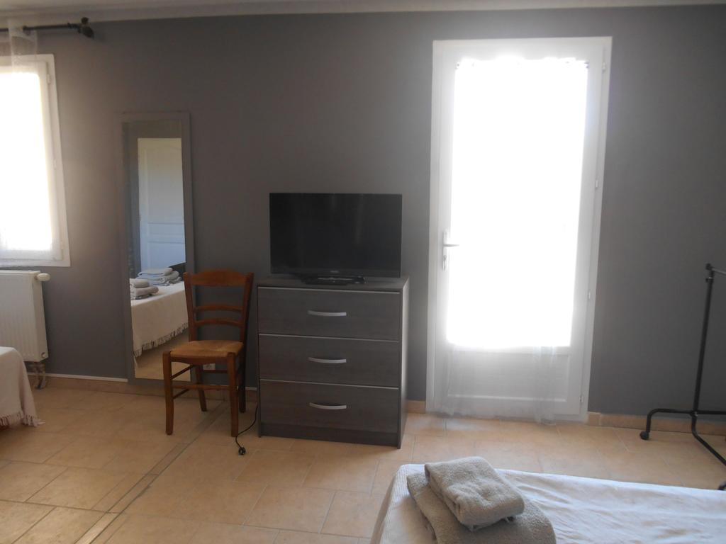Chambres D'Hotes Les Maisses Mison Habitación foto